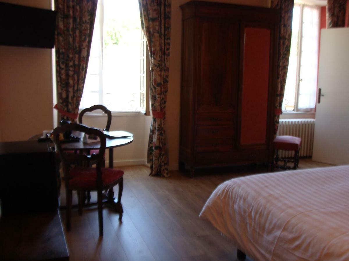 Logis La Gamade Hotel Donzenac Exterior photo
