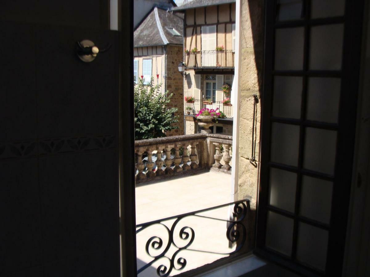 Logis La Gamade Hotel Donzenac Exterior photo