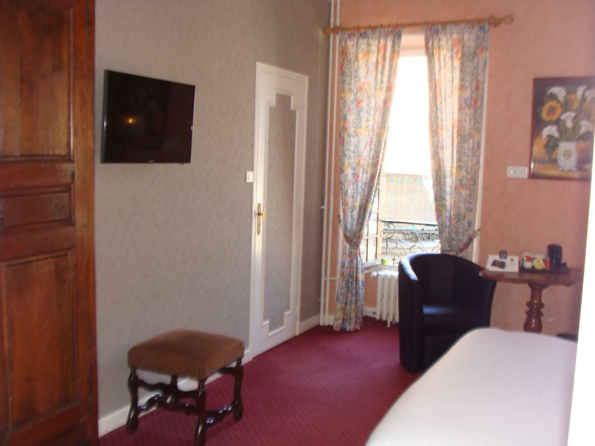 Logis La Gamade Hotel Donzenac Exterior photo
