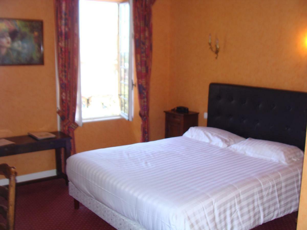 Logis La Gamade Hotel Donzenac Exterior photo