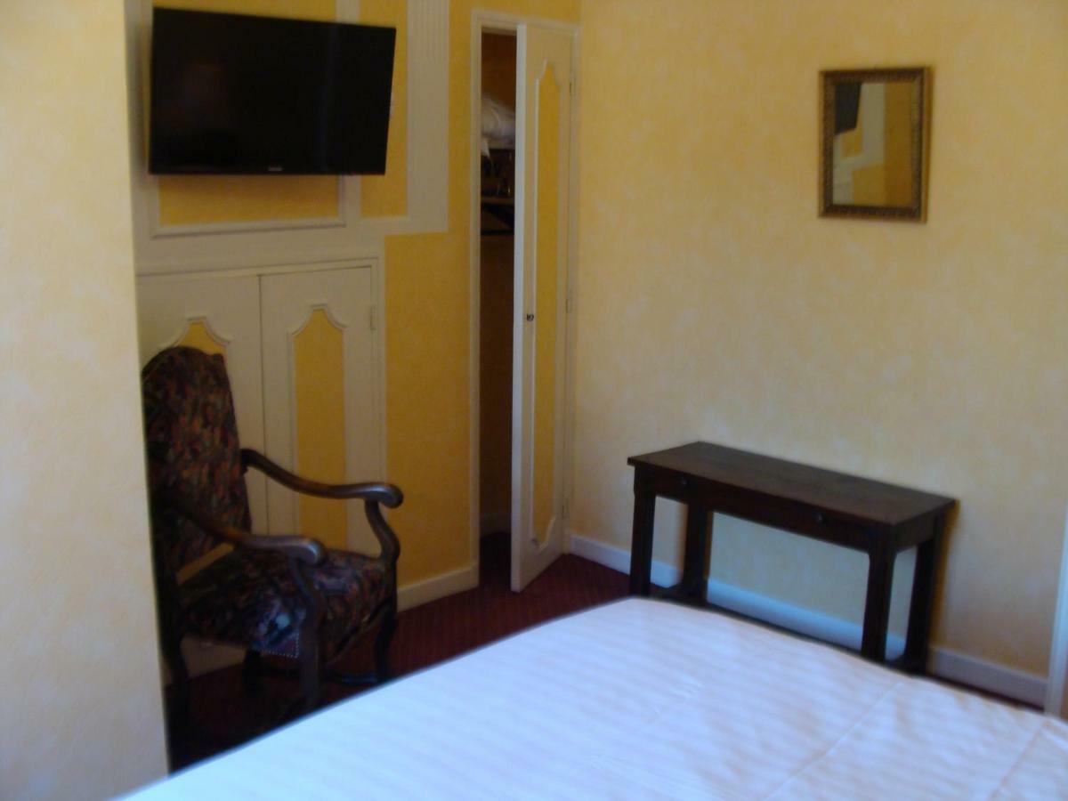 Logis La Gamade Hotel Donzenac Exterior photo