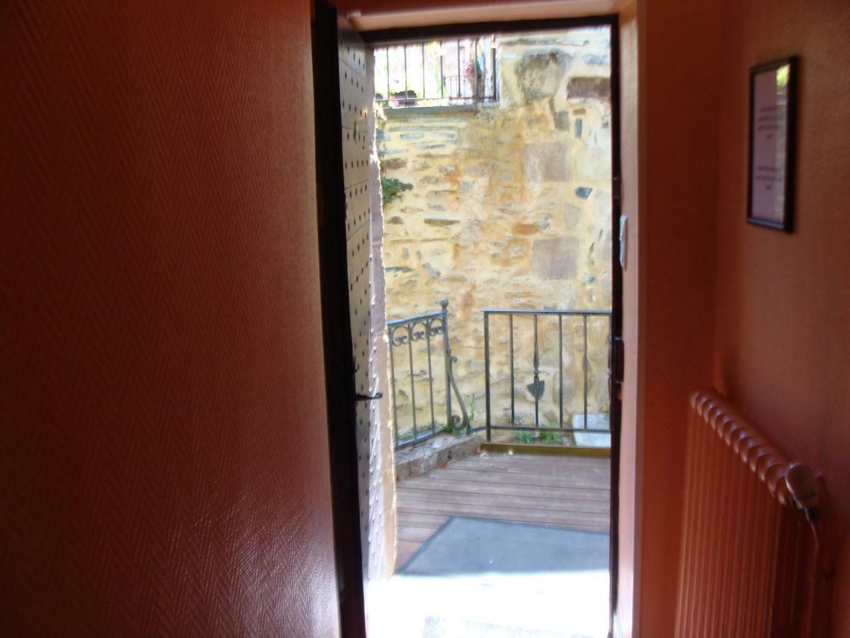 Logis La Gamade Hotel Donzenac Exterior photo
