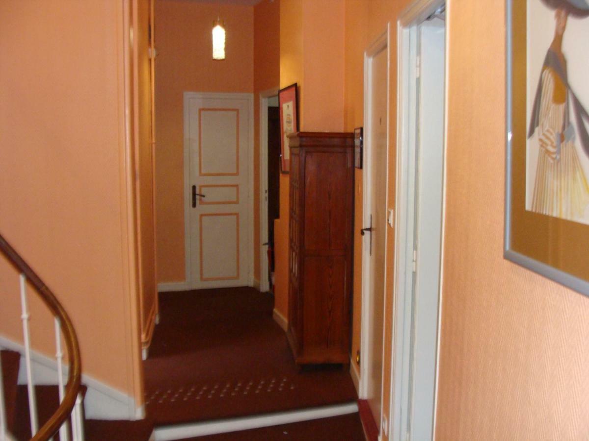 Logis La Gamade Hotel Donzenac Exterior photo